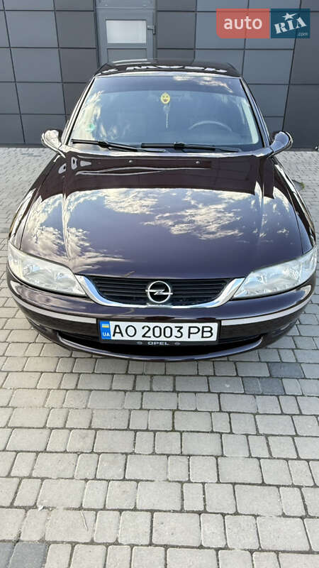 Седан Opel Vectra 2000 в Хусте