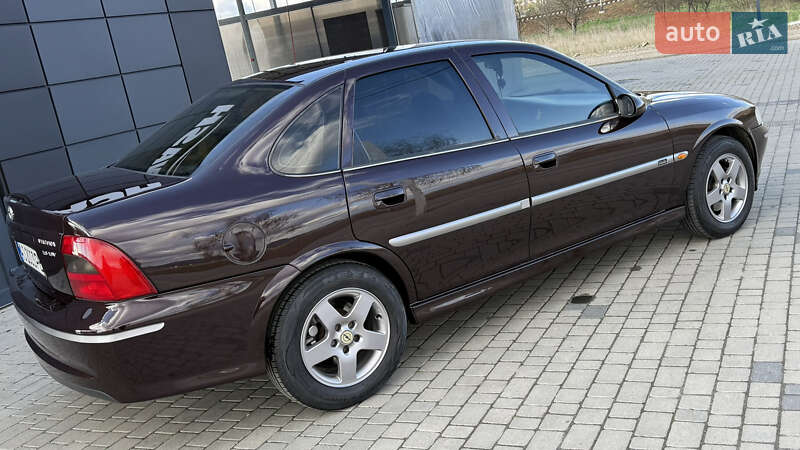 Седан Opel Vectra 2000 в Хусте