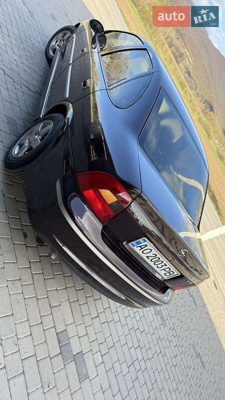 Седан Opel Vectra 2000 в Хусте