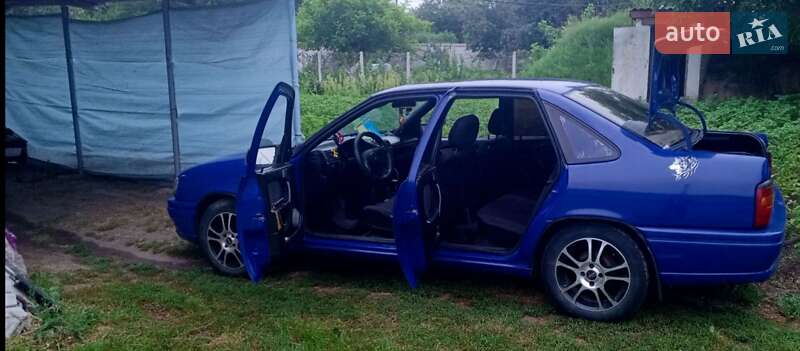 Седан Opel Vectra 1993 в Макарові фото 4 Седан Opel Vectra 1993 в Макарові