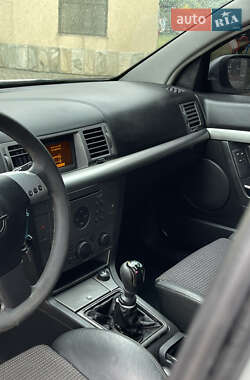 Лифтбек Opel Vectra 2003 в 