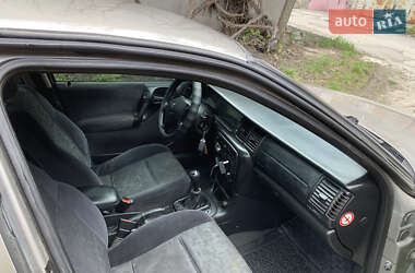 Седан Opel Vectra 1998 в 