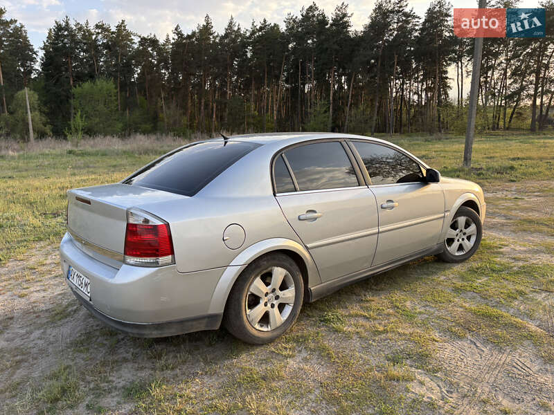 Седан Opel Vectra 2004 в Змиеве
