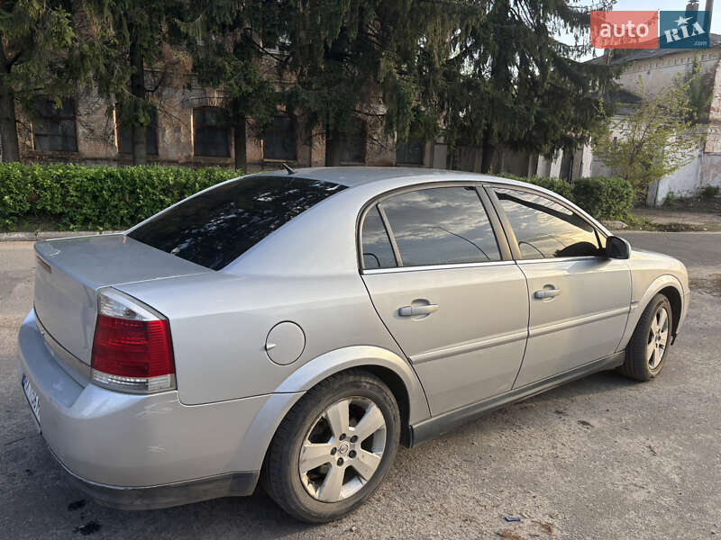 Седан Opel Vectra 2004 в Змиеве