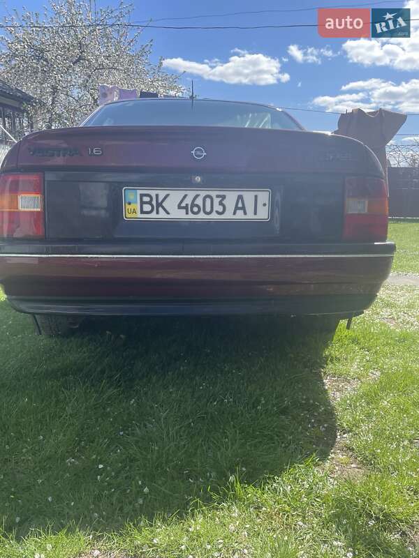 Седан Opel Vectra 1991 в Ровно