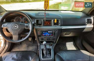 Седан Opel Vectra 2005 в 