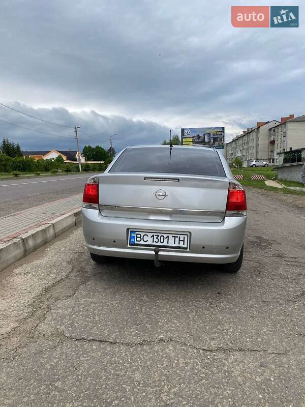 Седан Opel Vectra 2005 в Самборі