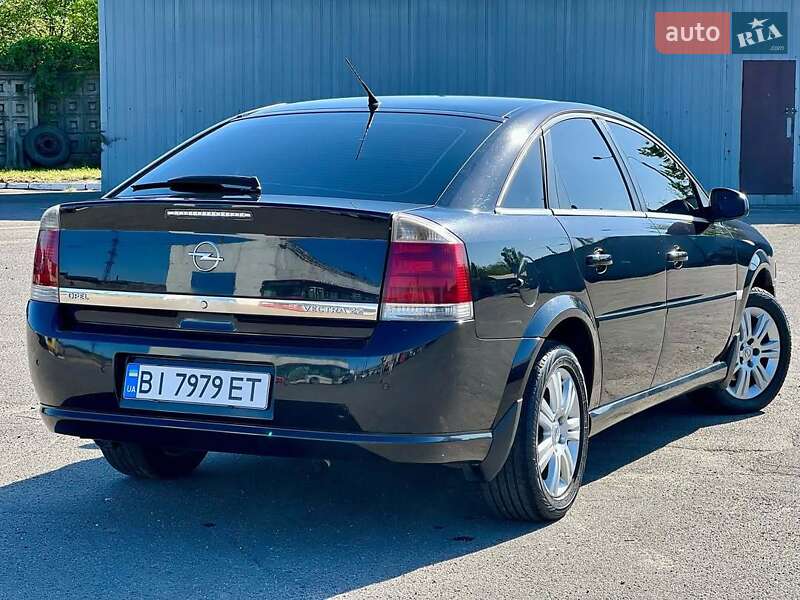 Лифтбек Opel Vectra 2006 в Горишних Плавнях