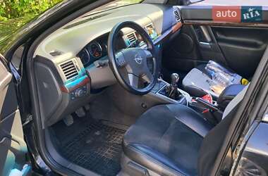 Седан Opel Vectra 2004 в 