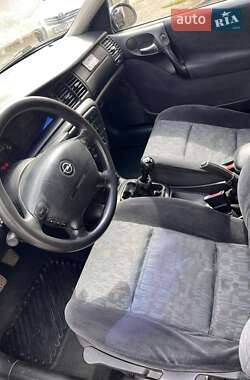 Лифтбек Opel Vectra 2000 в 