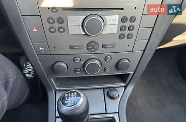 Седан Opel Vectra 2005 в 