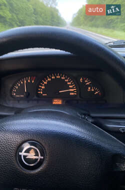 Седан Opel Vectra 1996 в 