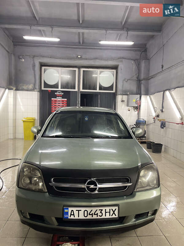 Седан Opel Vectra 2004 в Львове