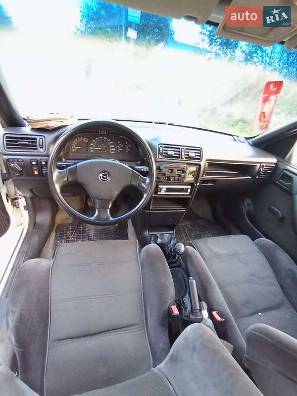 Седан Opel Vectra 1990 в Боярці