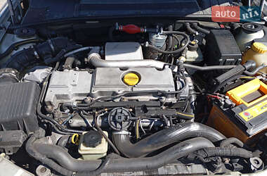 Седан Opel Vectra 2000 в 