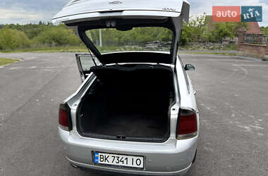 Седан Opel Vectra 2004 в 