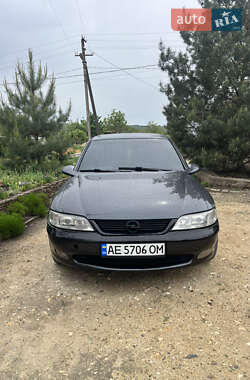 Седан Opel Vectra 1996 в Ямполе