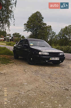 Седан Opel Vectra 1993 в Иршаве