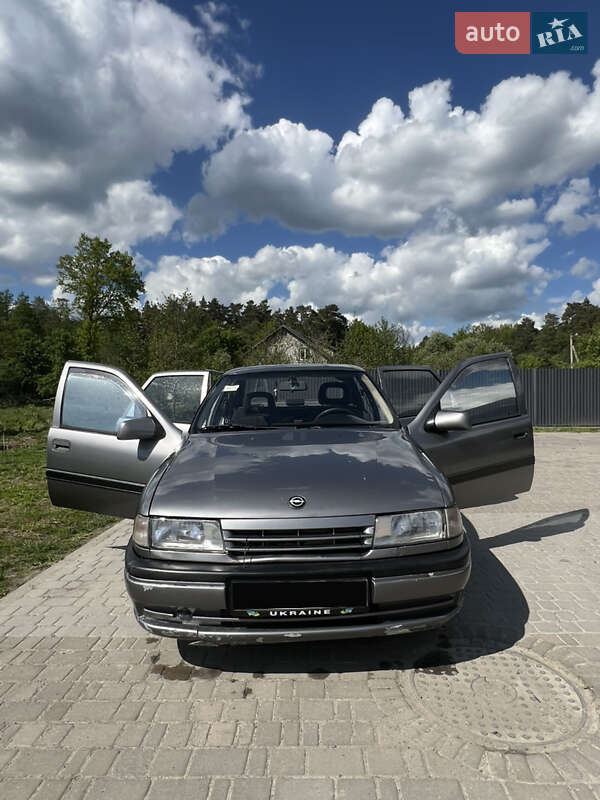 Седан Opel Vectra 1992 в Яворове