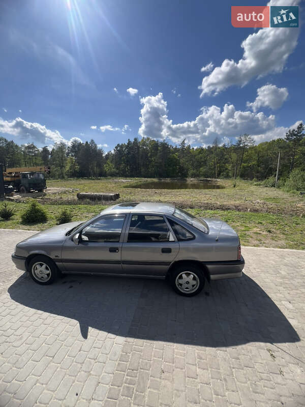 Седан Opel Vectra 1992 в Яворове