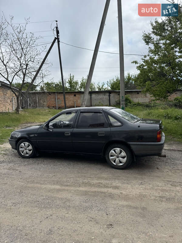 Седан Opel Vectra 1991 в Олександрії