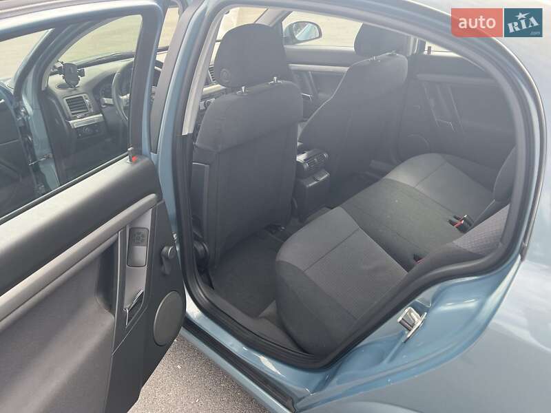 Седан Opel Vectra 2005 в Гайсине