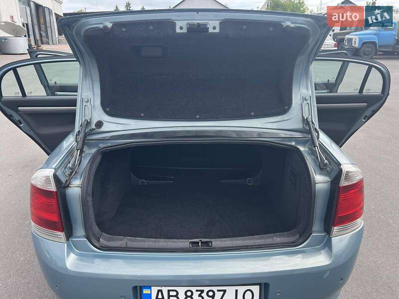 Седан Opel Vectra 2005 в Гайсине