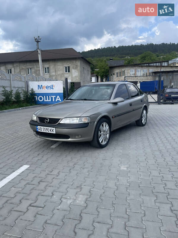 Ліфтбек Opel Vectra 1998 в 