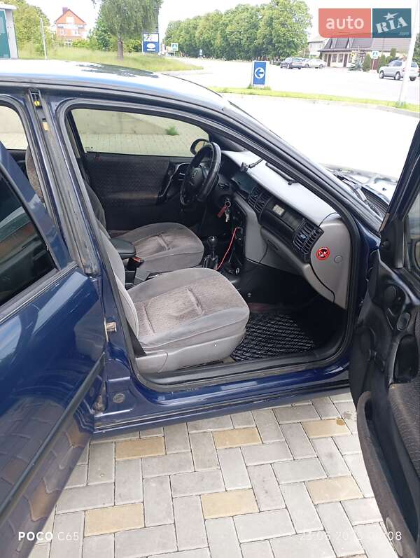 Седан Opel Vectra 1996 в Гайсине
