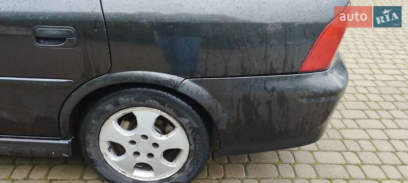 Ліфтбек Opel Vectra 2000 в Городку