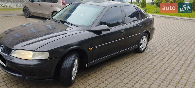 Ліфтбек Opel Vectra 2000 в Городку