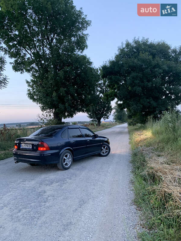 Седан Opel Vectra 2000 в Скалате