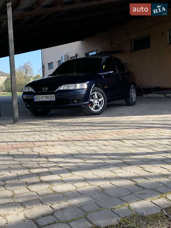Седан Opel Vectra 2000 в Скалате