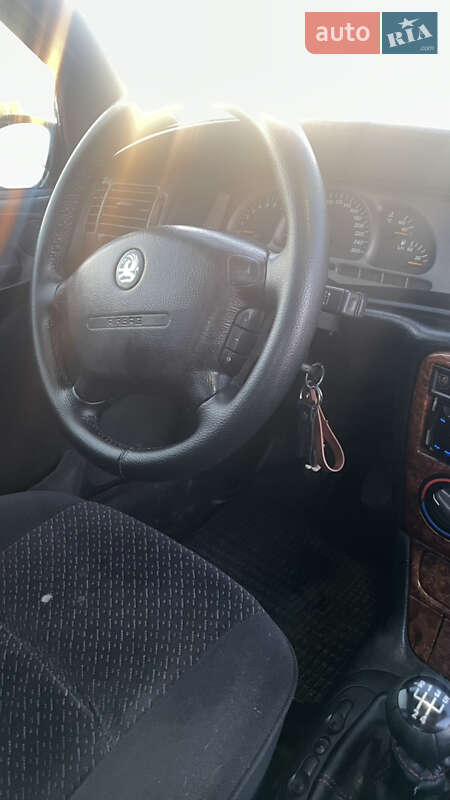 Седан Opel Vectra 1996 в Александровке