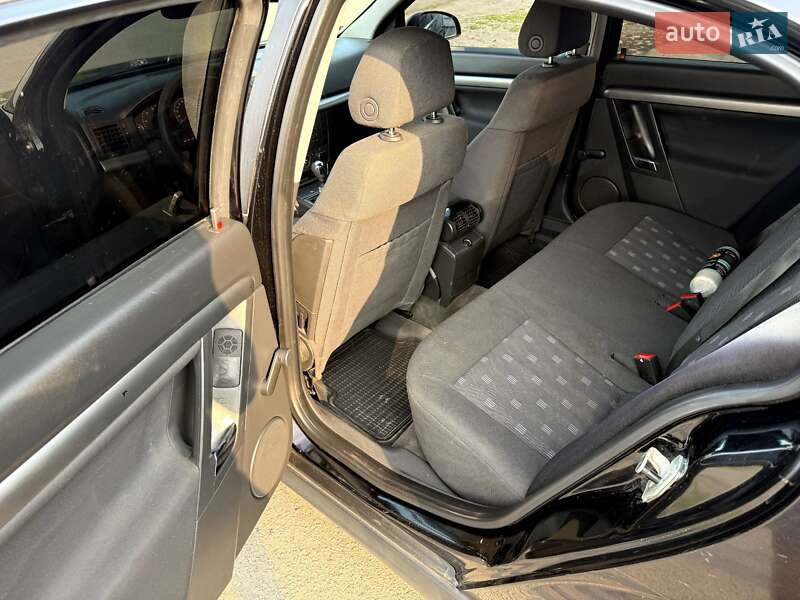 Седан Opel Vectra 2002 в Шепетівці