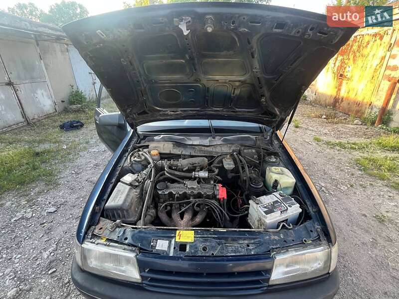 Седан Opel Vectra 1990 в Днепре