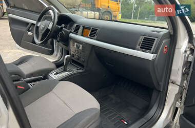 Универсал Opel Vectra 2004 в 
