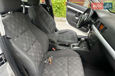 Седан Opel Vectra 2004 в 