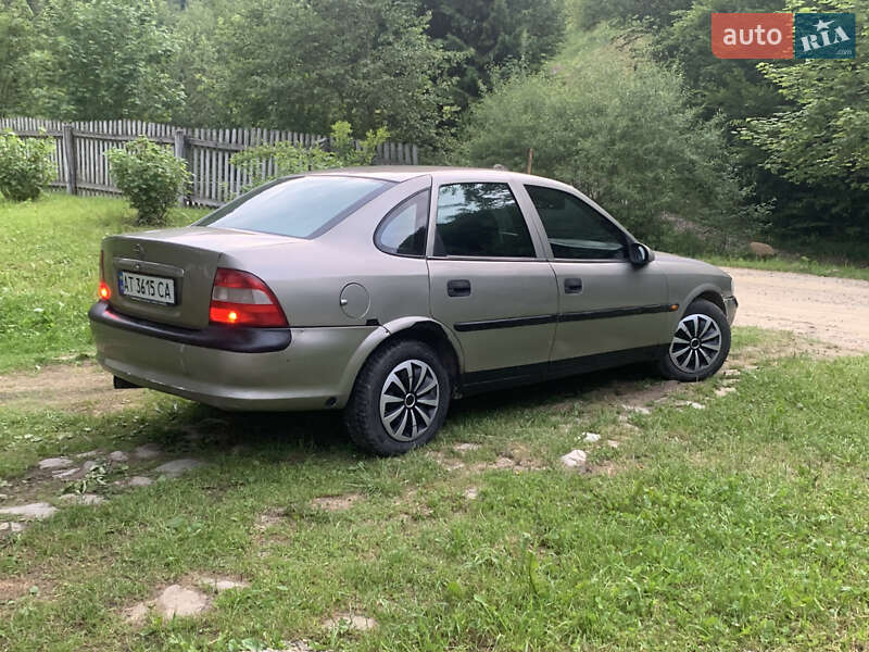 Седан Opel Vectra 1996 в Яворове