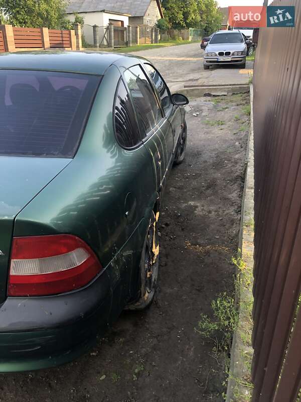 Седан Opel Vectra 1996 в Городке