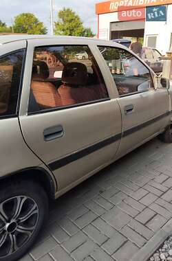 Ліфтбек Opel Vectra 1989 в Переяславі