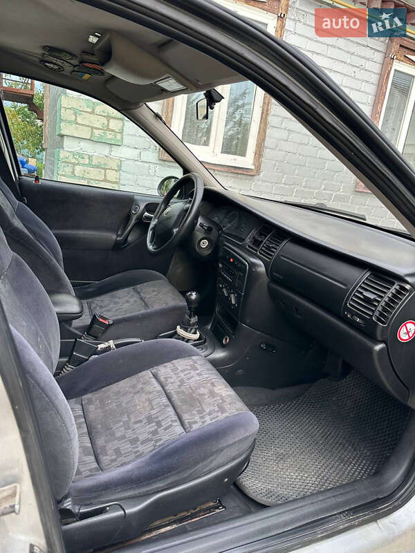 Седан Opel Vectra 1999 в Кременчуці