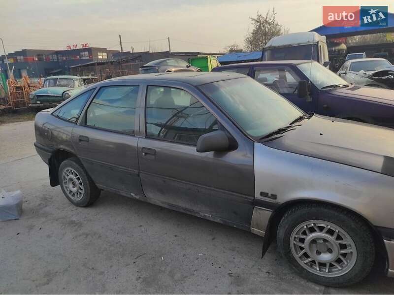 Седан Opel Vectra 1990 в Львове