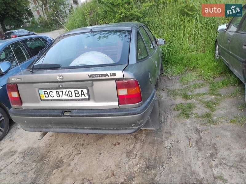 Седан Opel Vectra 1990 в Львове
