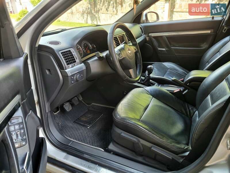 Седан Opel Vectra 2005 в Хмельницком