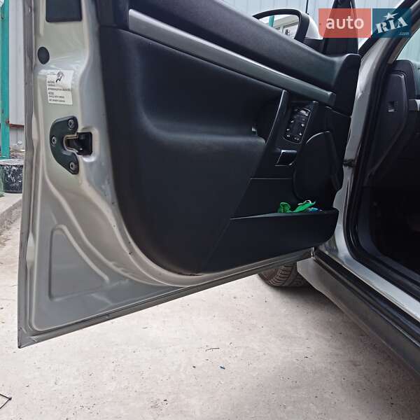 Седан Opel Vectra 2003 в Покрове