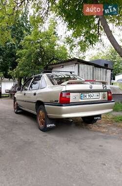 Седан Opel Vectra 1993 в Костополе