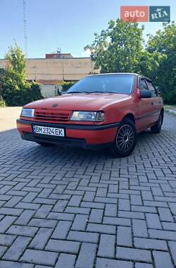 Ліфтбек Opel Vectra 1990 в Ромнах