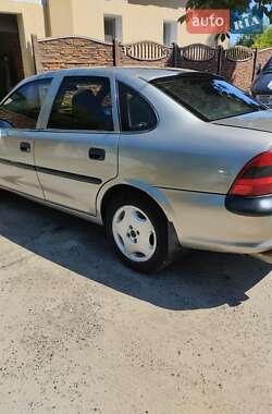 Седан Opel Vectra 1996 в Зміїві