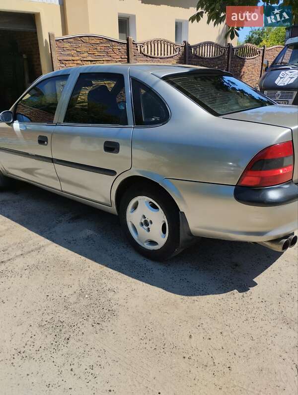 Седан Opel Vectra 1996 в Змиеве